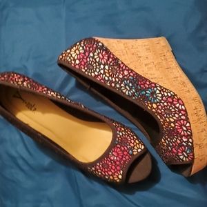 Y-NOT floral & lace platform wedges